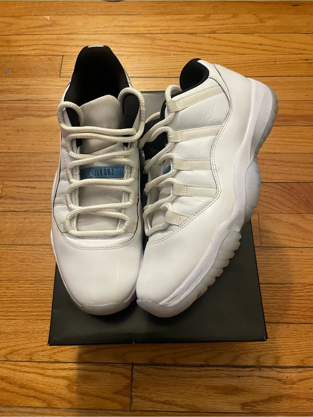 2021 Jordan 11 Retro Low Legend Blue Size 11 Excellent Condition OG Box